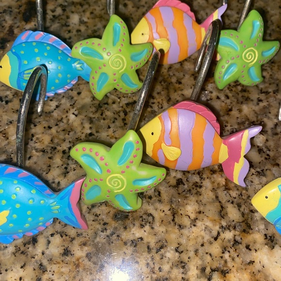 VTG 11 Nautical Hand Painted Fish & Shell Tropical Resin Shower Curtain Hooks - Picture 8 of 14